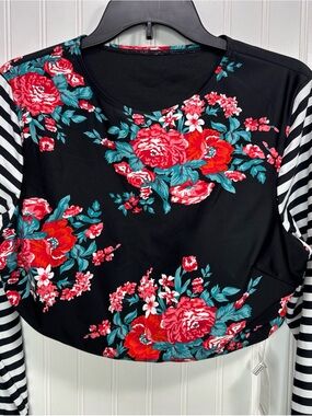 NEW CocoShip Cropped Swim Top Long Sleeves Size 16 Black Floral Stripes Tags